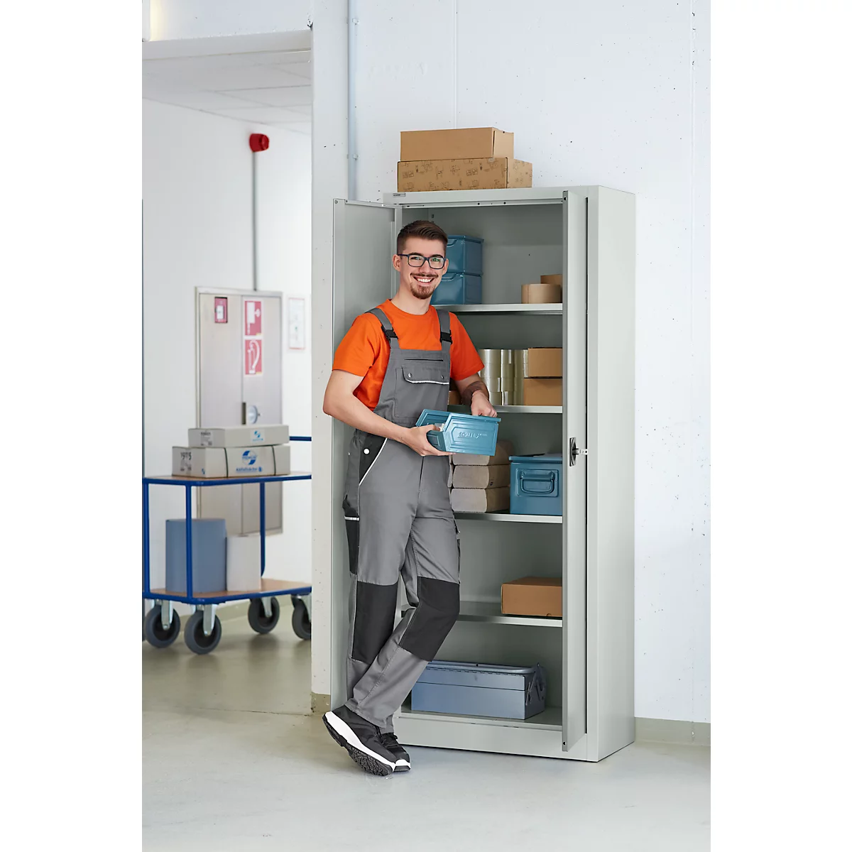 Schäfer Shop Armoire à matériel Pure, verrouillable, 4 étagères, L 800 x P 400 x H 1935 mm, acier, gris clair