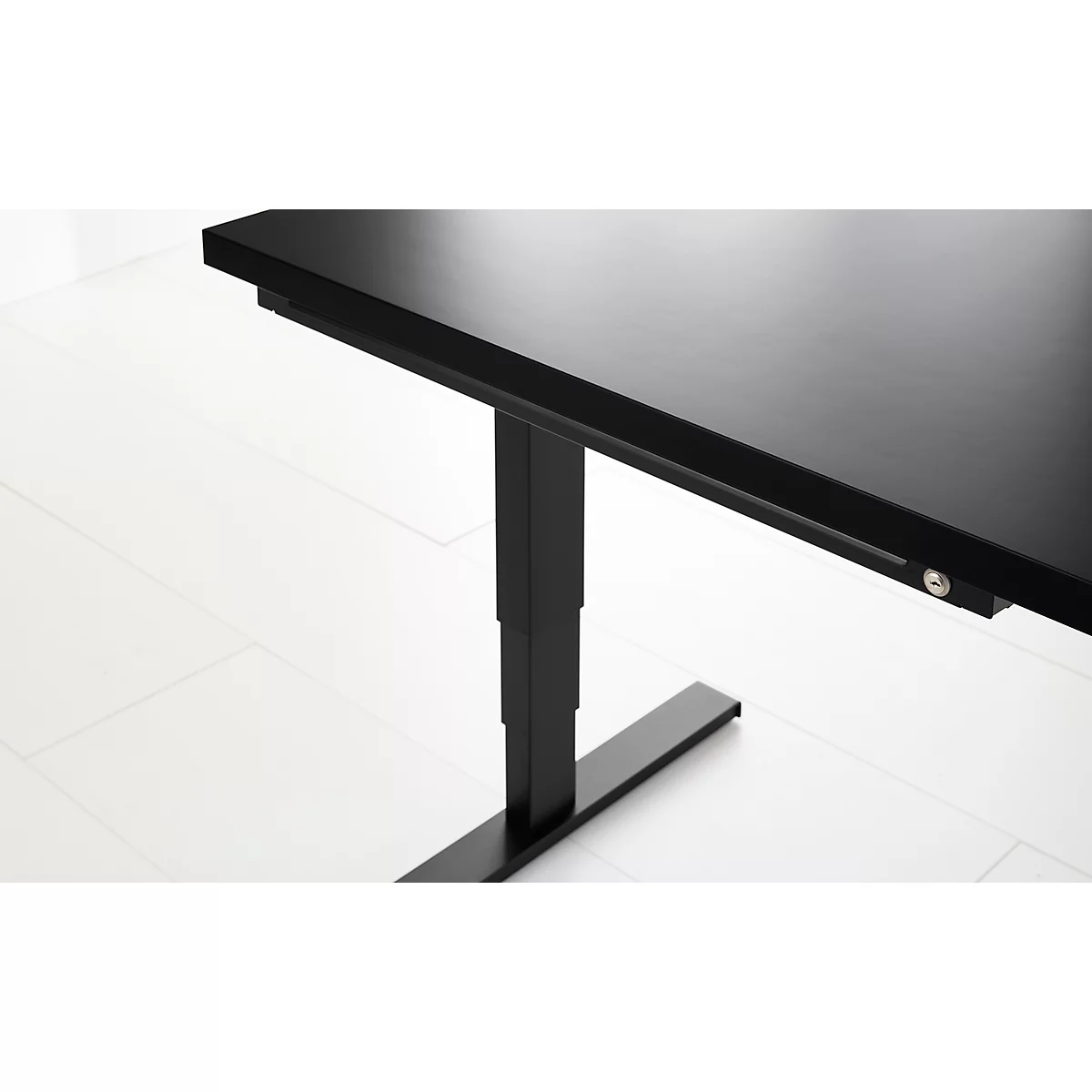 Schäfer Shop Bureau Genius Elements, hauteur réglable électriquement, rectangulaire, pied en T, L 1600 x P 800 x H 645-1300 mm, noir/blanc + encastrement technique