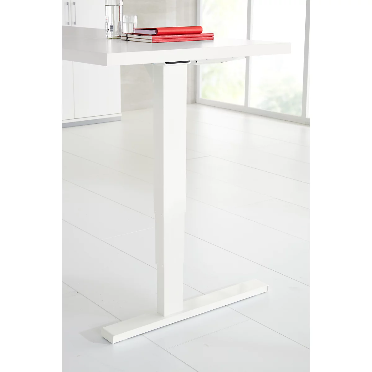Schäfer Shop Bureau Genius Elements, réglage électrique de la hauteur, rectangle, pied en C, L 1600 x P 800 x H 645-1300 mm, blanc + encastrement technique