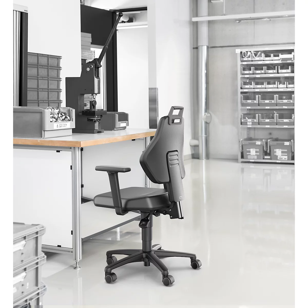 Schäfer Shop Genius Arbeitsstuhl, ohne Armlehnen, Auto-Synchronmechanik, Doppelrollen, Kunstleder, schwarz