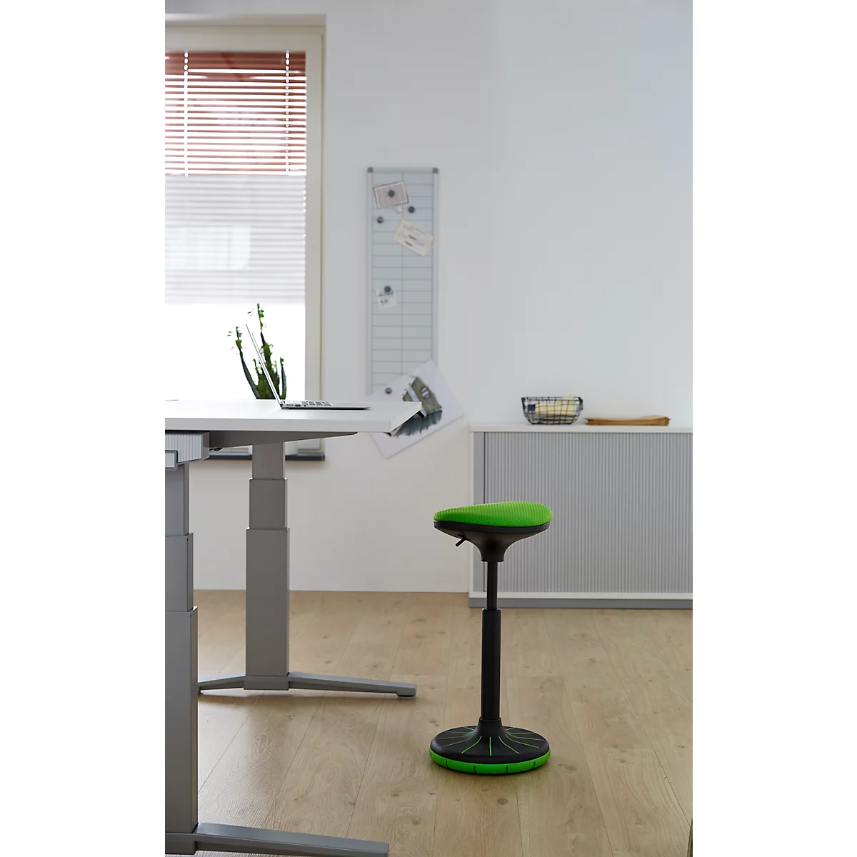 Schäfer Shop Genius ayuda para estar de pie/sentado SSI PROLINE P 3-D, ergonómico, suela patentada, regulable en altura, ancho 380 x fondo 320 x alto 570-790 mm, verde/negro-verde