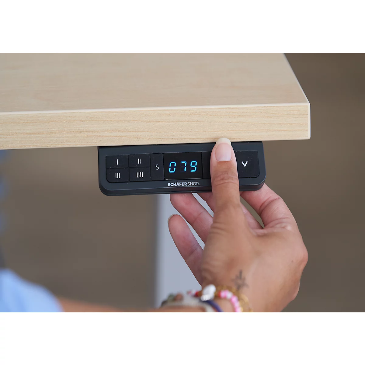 Schäfer Shop Genius bureau AERO FLEX, elektrisch in hoogte verstelbaar, rechthoekig, C-voet, B 1200 mm, ahorn/zwart + memory panel