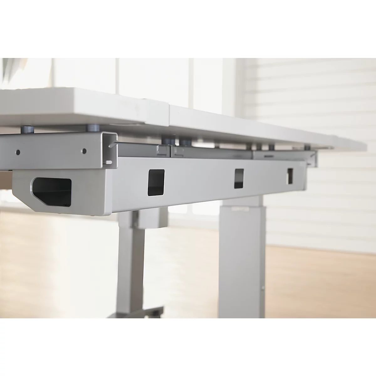 Schäfer Shop Genius Chemin de câbles PLANOVA ERGOSTYLE, 1538 mm, pour table 2000, alu blanc