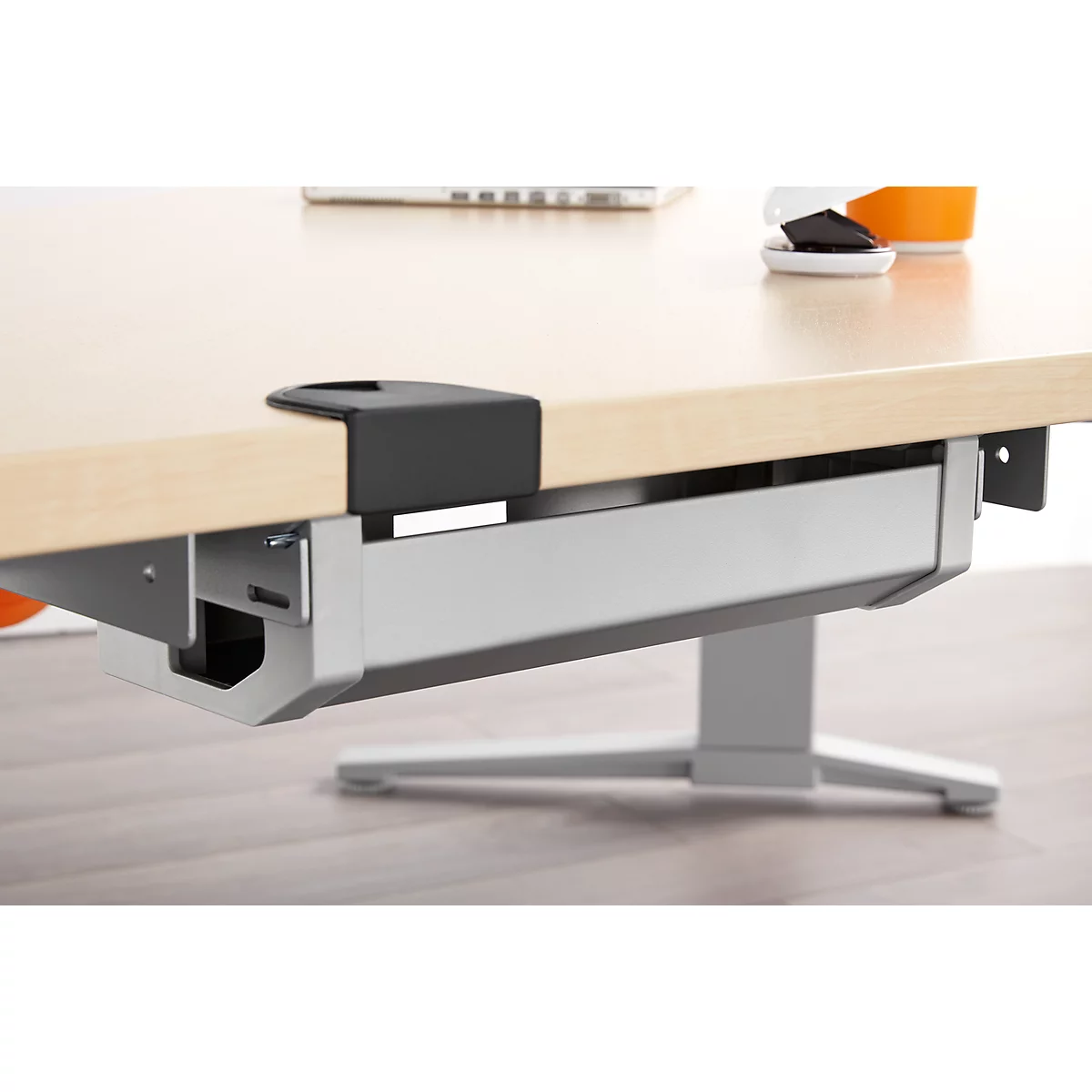 Schäfer Shop Genius Chemin de câbles PLANOVA ERGOSTYLE, table 135°, alu blanc