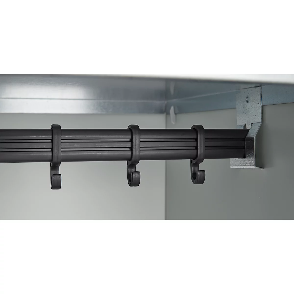 Schäfer Shop Genius Kledinglocker met poten, 2 compartimenten, B 630 x D 500 X H 1850 mm, veiligheidsdraaigrendelslot, lichtgrijs/lichtgrijs