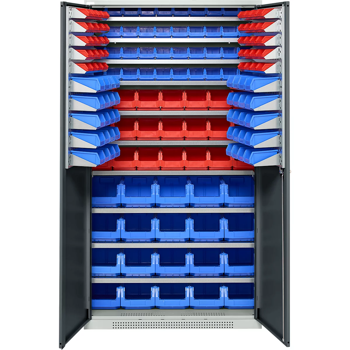 Aufgeschlossener Schrank mit roten und blauen Kunststoff-Behältern.