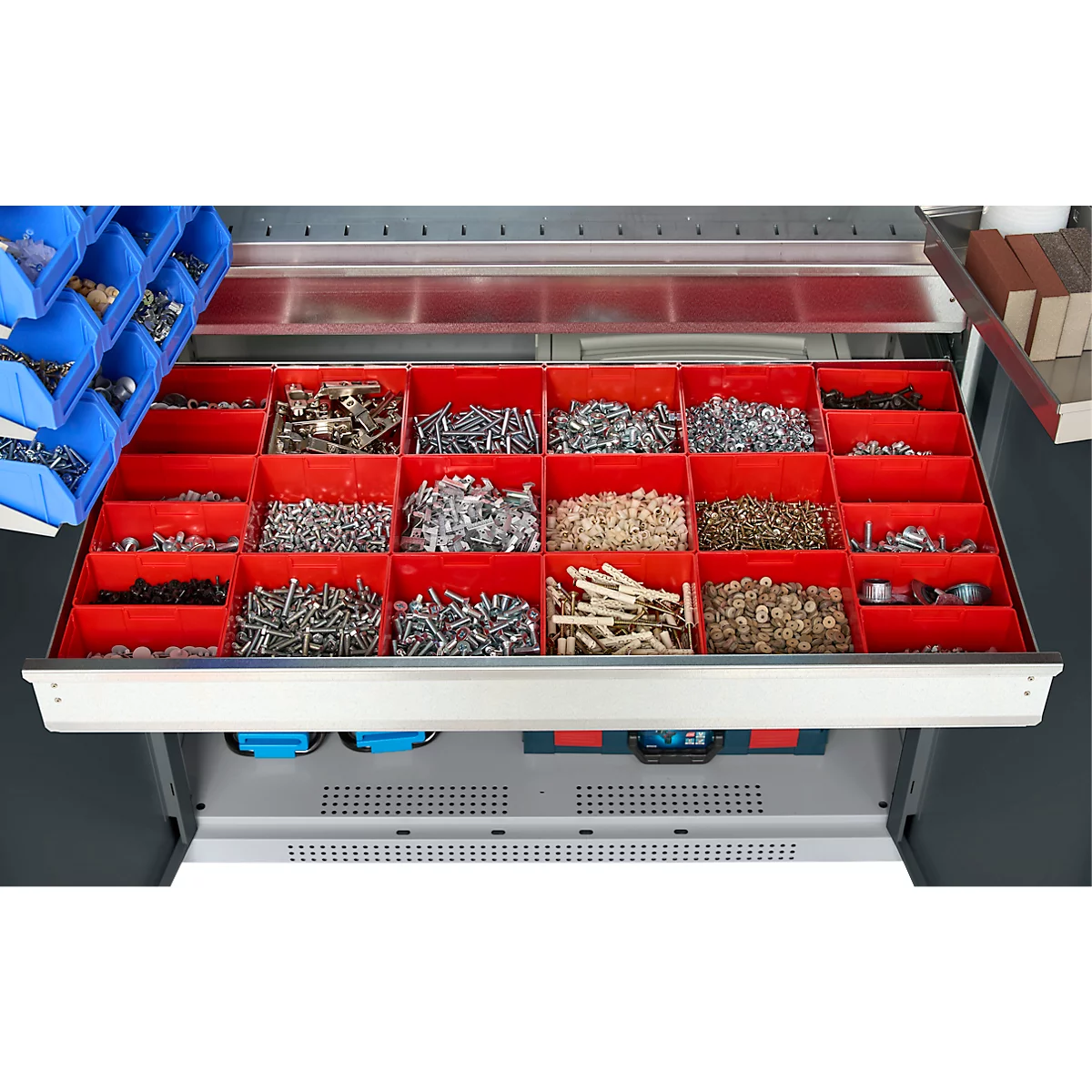Schäfer Shop Genius materiaalkast FS, 5 OH, afsluitbaar, geperforeerde roosterwanden/2 laden/2 legborden, tot 450 kg, B 1055 x D 520 x H 1950 mm, blank aluminium/antracietgrijs + gratis inzetbakset-24 st.