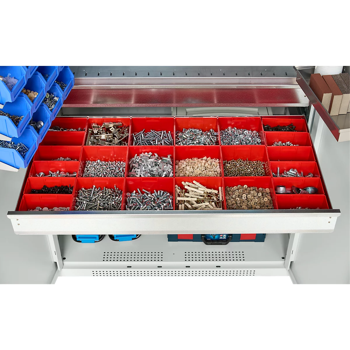Schäfer Shop Genius materiaalkast FS, 5 OH, afsluitbaar, geperforeerde roosterwanden/2 laden/2 legborden, tot 450 kg, B 1055 x D 520 x H 1950 mm, lichtgrijs/lichtgrijs + gratis inzetbakset-24 st.