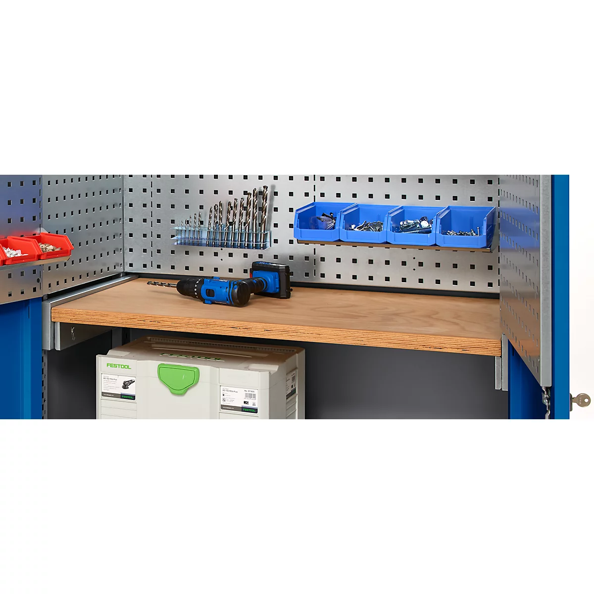 Schäfer Shop Genius materiaalkast FS, 5 OH, afsluitbaar, geperforeerde roosterwanden/3 legborden, tot 450 kg, B 1055 x D 520 x H 1950 mm, aluminium wit/ gentiaanblauw