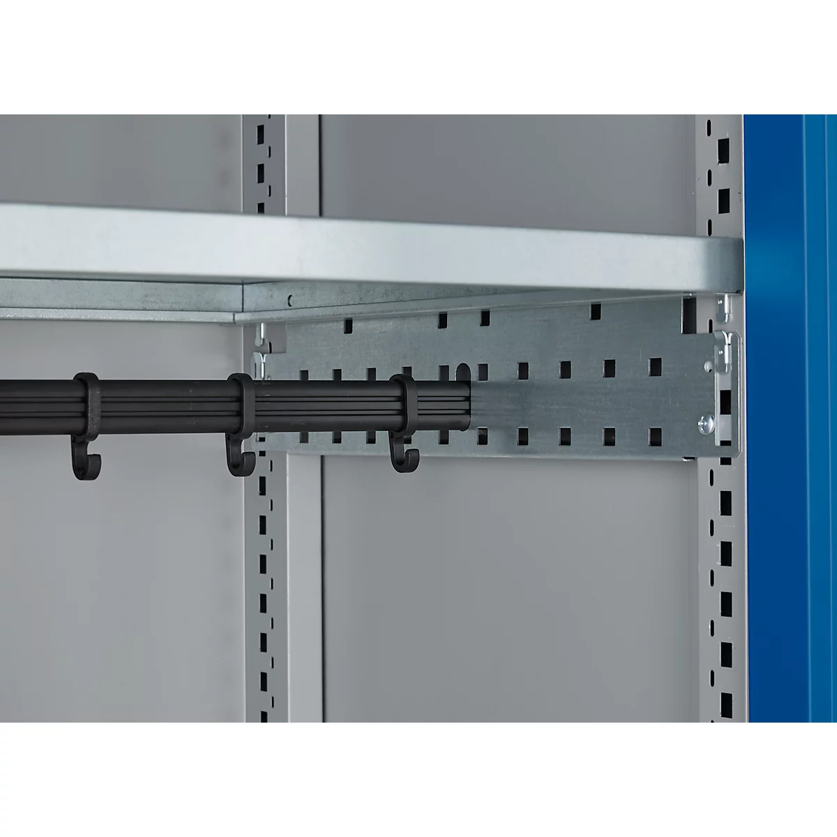 Schäfer Shop Genius Mehrzweckschrank FS, modular, indivuduell erweiterbar, Mittelwand, 4 Fachböden, bis 450 kg, B 1055 x T 520 x H 1950 mm, weißalu/enzianblau