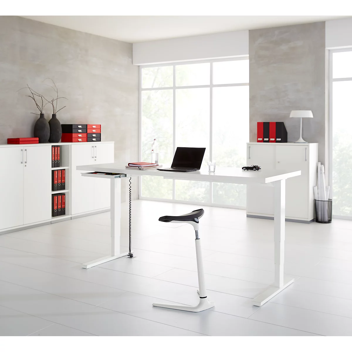 Schäfer Shop Genius Schreibtisch Elements, elektrisch höhenverstellbar, Rechteck, C-Fuß, B 1800 x T 800 x H 645-1300 mm, weiß + Technikeinbau