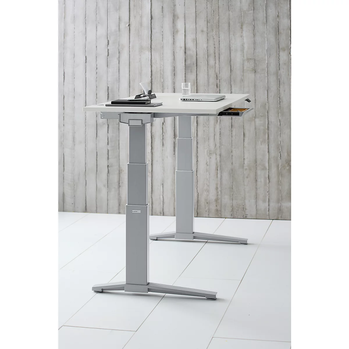 Schäfer Shop Genius Schreibtisch ERGOSTYLE S, Rechteck, 2-stufig elektrisch höhenverstellbar, C-Fuß, B 1600 x T 800 x H 635-1305 mm, inkl. Memory Master + Schublade, weiß/weißaluminium