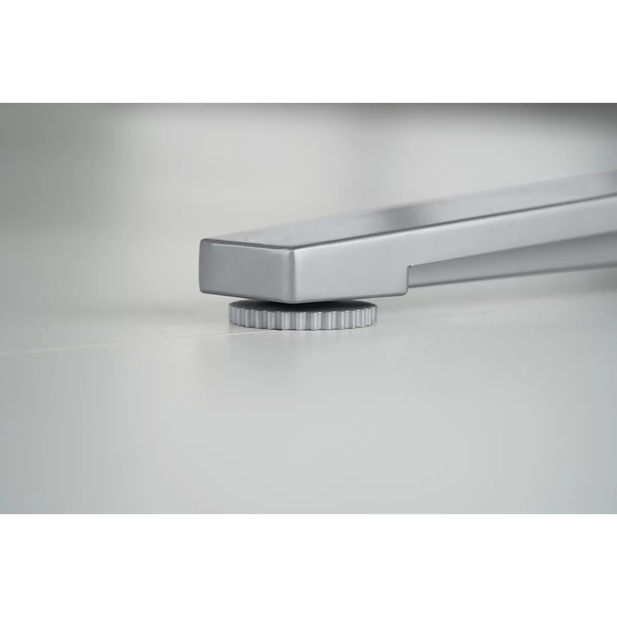 Schäfer Shop Genius Schreibtisch PLANOVA ERGOSTYLE, elektrisch höhenverstellbar, Rechteck, C-Fuß, B 1600 x T 800 x H 715-1182 mm, Ahorn/weißaluminium 
