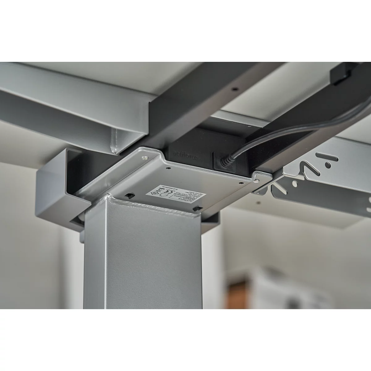 Schäfer Shop Genius Schreibtisch PLANOVA ERGOSTYLE, elektrisch höhenverstellbar, Rechteck, C-Fuß, B 1600 x T 800 x H 715-1182 mm, weiß/weißaluminium 