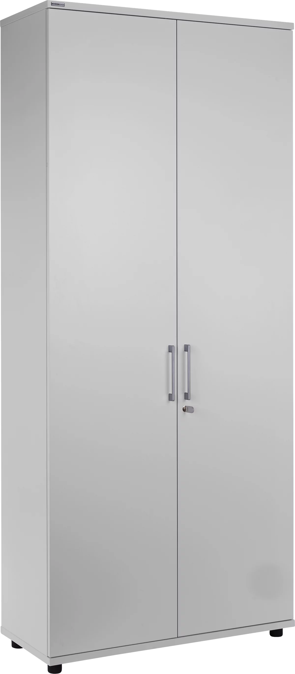 Un armario gris con dos puertas, asas y cerradura.