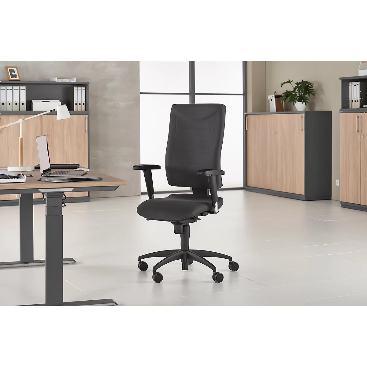 Schäfer Shop Pure Bürostuhl SSI Proline P1, mit Armlehnen, Synchronmechanik, Bandscheibensitz, anthrazit