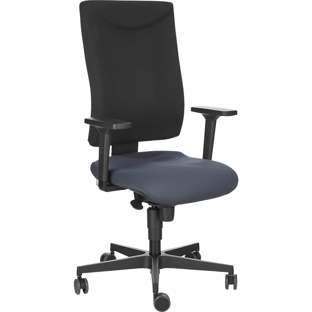 Schwarzer Bürostuhl, blau gepolstert, mit Armlehnen und Rollen.