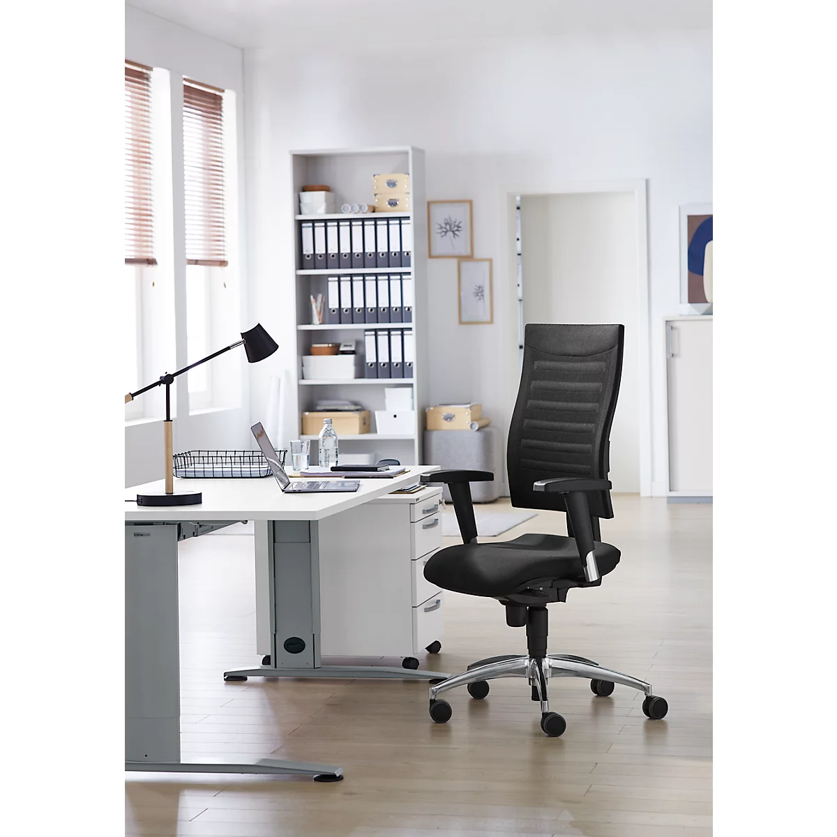 Schäfer Shop Pure Bureaustoel SSI Proline S2, met armleuningen, puntsynchroonmechanisme, ergonomisch gevormde wervelsteun, zwart/zwart 