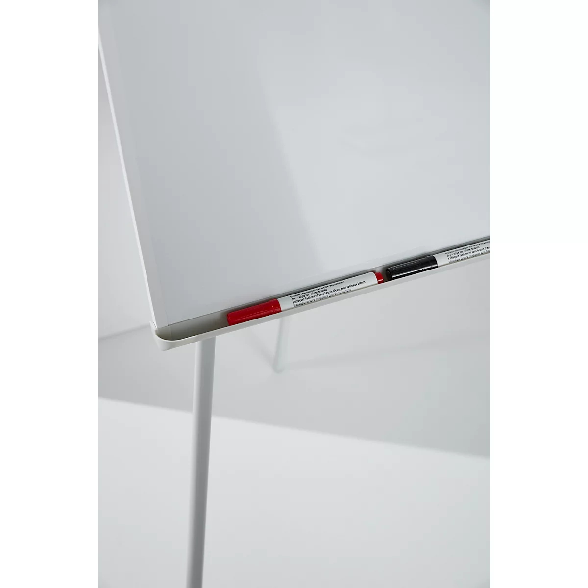 Schäfer Shop Pure Flipchart F2100SSI, formato vertical, regulable en altura, magnético, 2 brazos laterales, bandeja, trípode, ancho 880 x fondo 880 x alto 1200-1880 mm