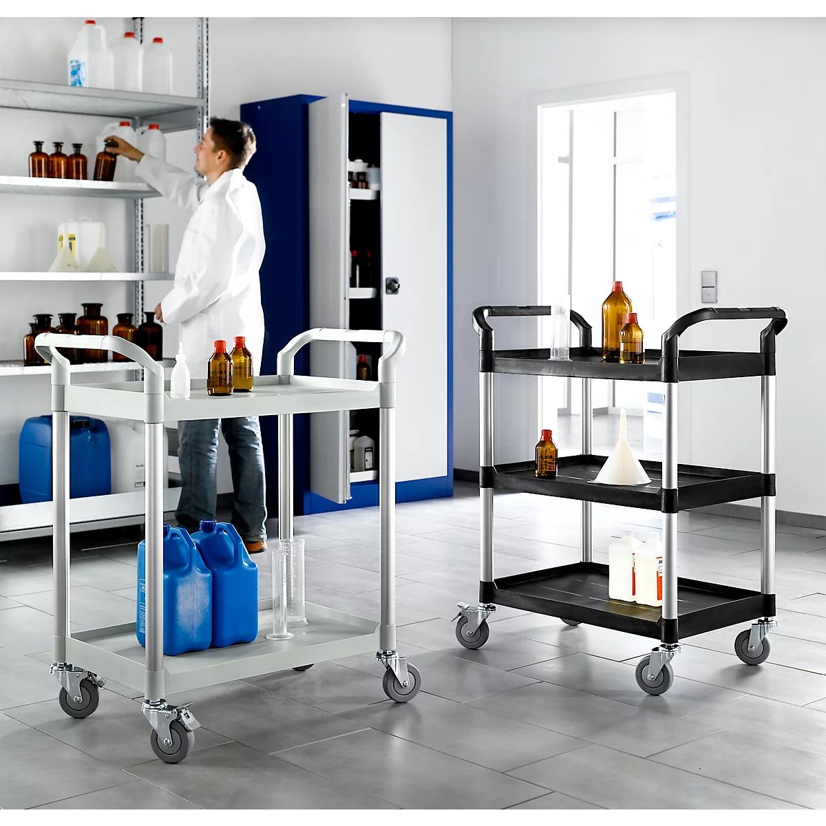 Schäfer Shop Pure Mehrzweckwagen, 4 TPR-Lenkrollen mit 2 Feststellern, 3 Etagen, L 680 x B 450 mm, Kunststoff/Aluminium, schwarz/alusilber
