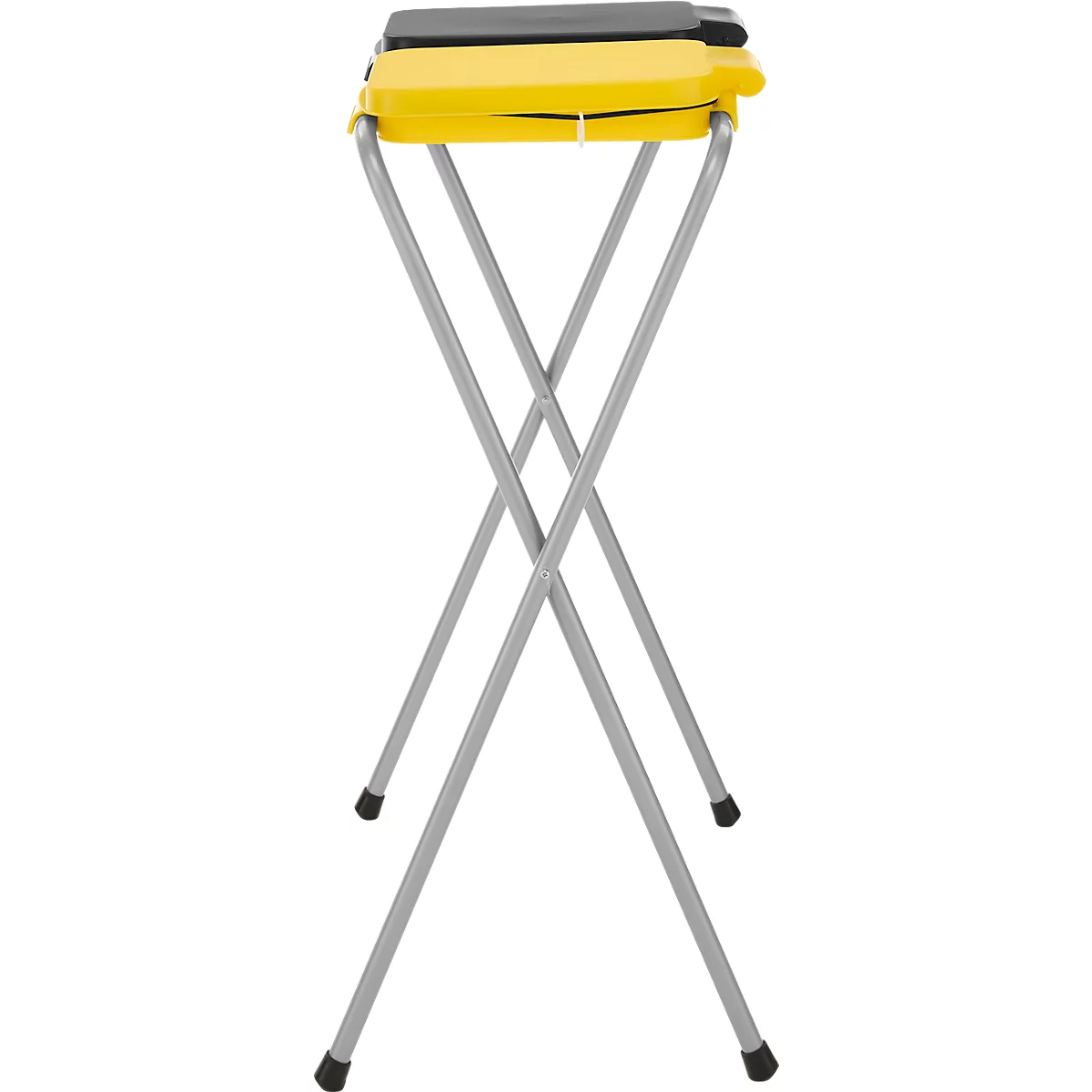 Ein zusammenklappbarer Hocker mit gelber Sitzfläche und silbergrauen Beinen steht vor weißem Hintergrund.