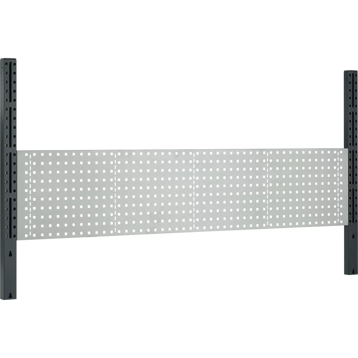 Metalen plank met geperforeerde plaat, tegen een witte achtergrond. De plank is grijs.