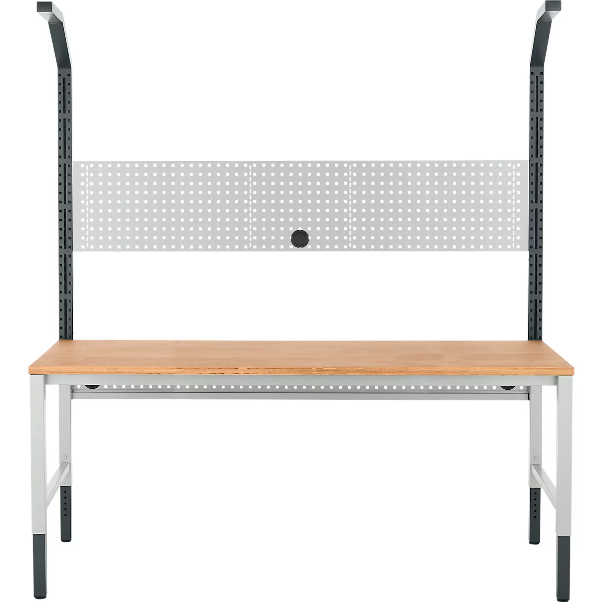 Werkbank met houten blad en gaatjesbord. Grijze metalen poten en beugels. Een witte achtergrond.