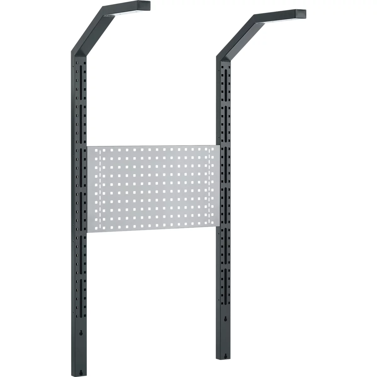 Grijze metalen constructie met twee verticale kolommen verbonden door een geperforeerde plaat. Bovenop zijn lichten gemonteerd.