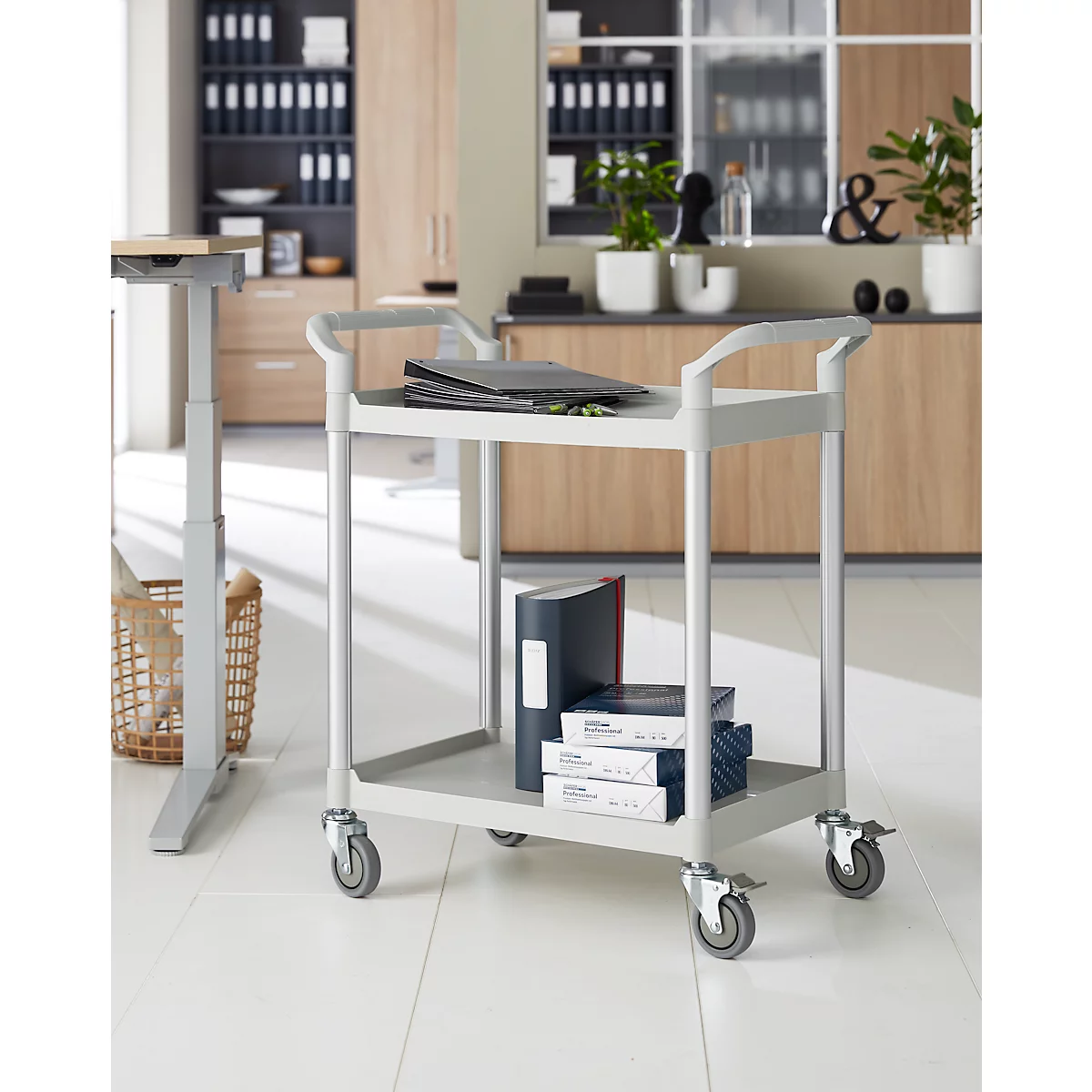 Schäfer Shop Pure Tischwagen, 2 Etagen, bis 200 kg, 2 Schiebebügel, Lenkrollen, Aluminium & Kunststoff, L 850 x B 480 x H 950 mm, Etagen lichtgrau