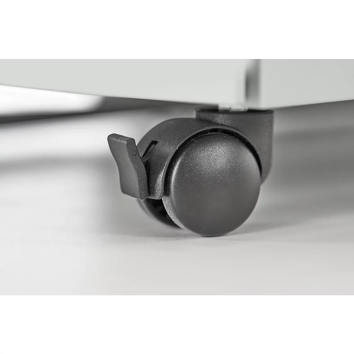 Schäfer Shop Pure verrijdbaar ladeblok, B 390 x D 590 x H 550 mm, 3 schuifladen, greepuitsparing aan de zijkant, afsluitbaar, staal lichtgrijs