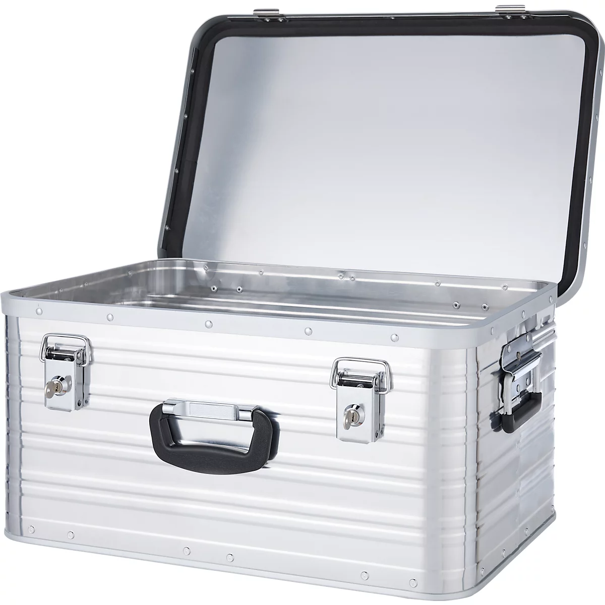 Silberne Alubox mit offenem Deckel, schwarzem Griff und zwei Verschlüssen.