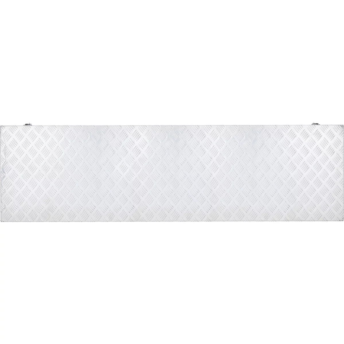 Rechteckige weiße Fliese mit rautenförmigen Prägungen. Oben zwei kleine, metallfarbene Halterungen.