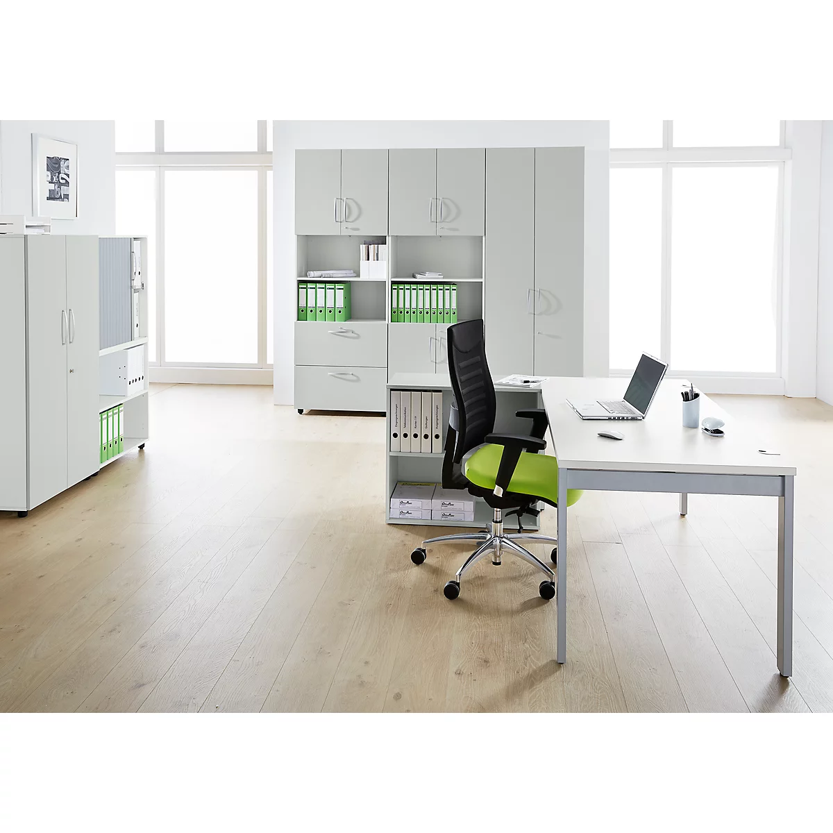 Schäfer Shop Select Armoire combinée LOGIN, 2 hauteurs de classeur supérieures et inférieures avec porte, étagère intermédiaire, l. 800 x P 420 x H 2196 mm, gris clair/gris clair 