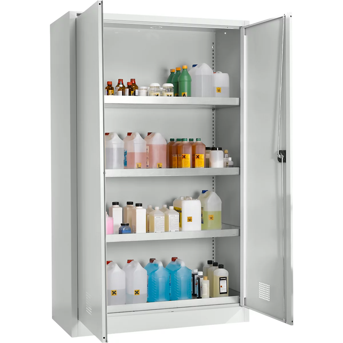 Armoire grise ouverte avec divers contenants chimiques sur les étagères, panneaux d'avertissement jaunes.