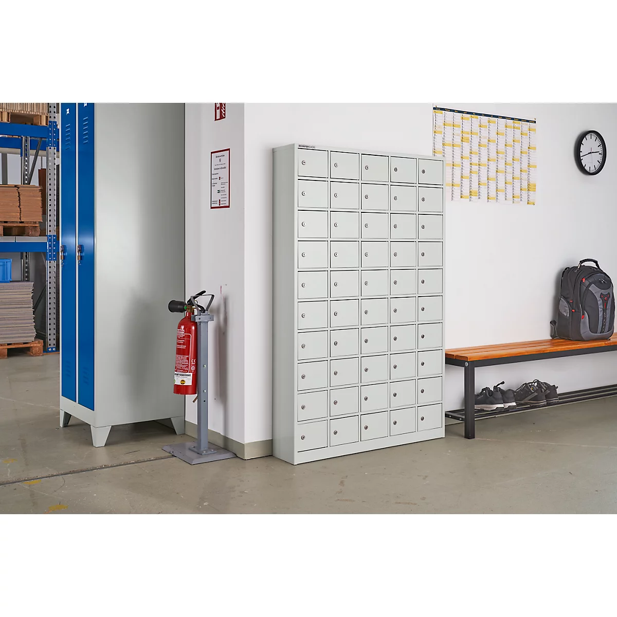Schäfer Shop Select Armoire pour casiers à valeurs, 50 casiers, portes avec serrures à cylindre, clés et passe-partout inclus, L 980 x P 200 x H 1530 mm, tôle d'acier, gris clair RAL 7035