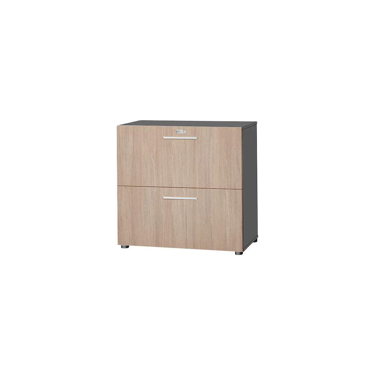 Un meuble avec deux tiroirs en bois clair. Tiroirs avec poignées argentées et côtés gris.