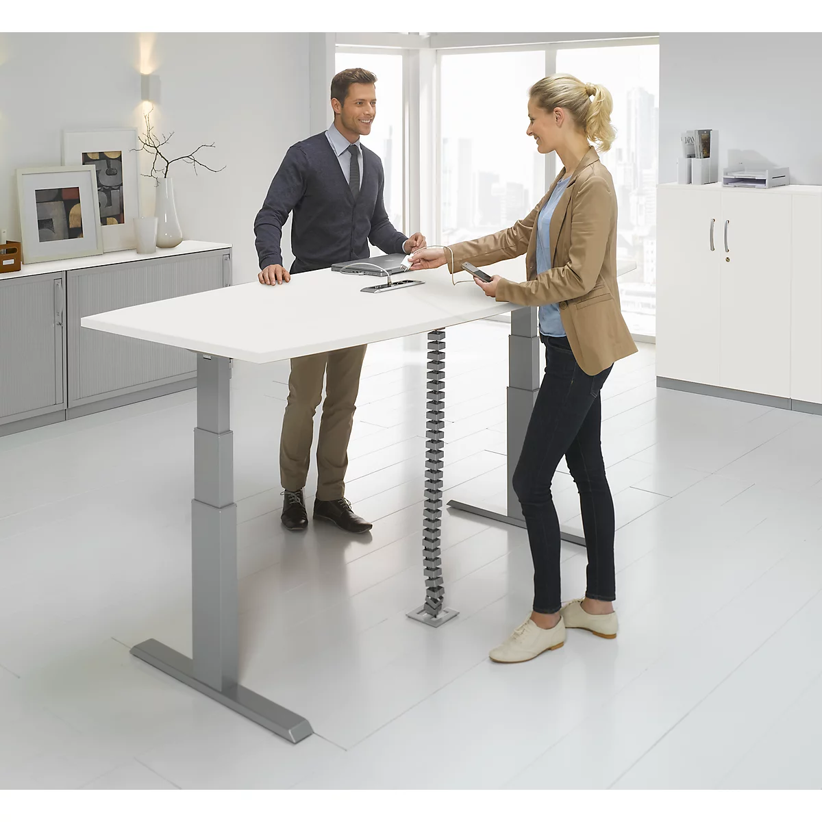 Schäfer Shop Select Besprechungstisch ERGO-T, mit Anschluss, elektrisch höhenverstellbar, Boot, T-Fuß, B 2000 x H 640-1300 mm, weiß/weißalu 