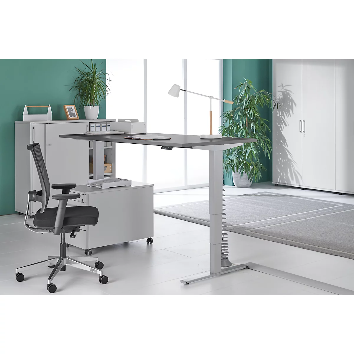 Schäfer Shop Select Bureau Start Off - elektrisch in hoogte verstelbaar - T-poot – L 1600 x B 800 x H 705/1205 mm – grafiet/wit aluminium + lade + kabelspiraal