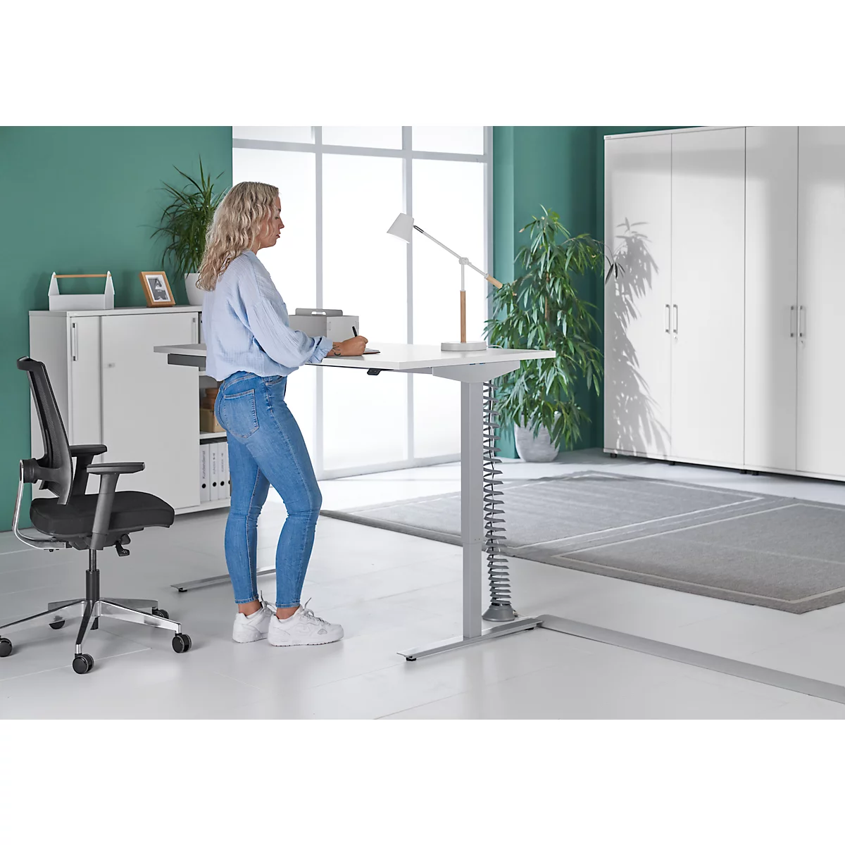 Schäfer Shop Select Bureau Start Off - elektrisch in hoogte verstelbaar - T-poot – L 1600 x B 800 x H 705/1205 mm – wit/wit aluminium + lade +kabelspiraal