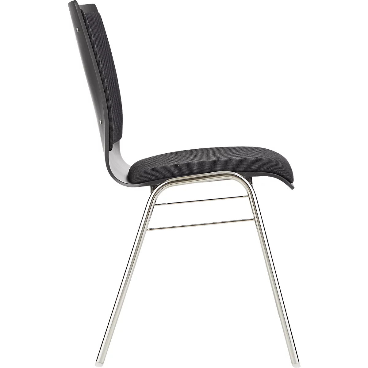 Vue latérale d'une chaise. Assise et dossier noirs, structure argentée.