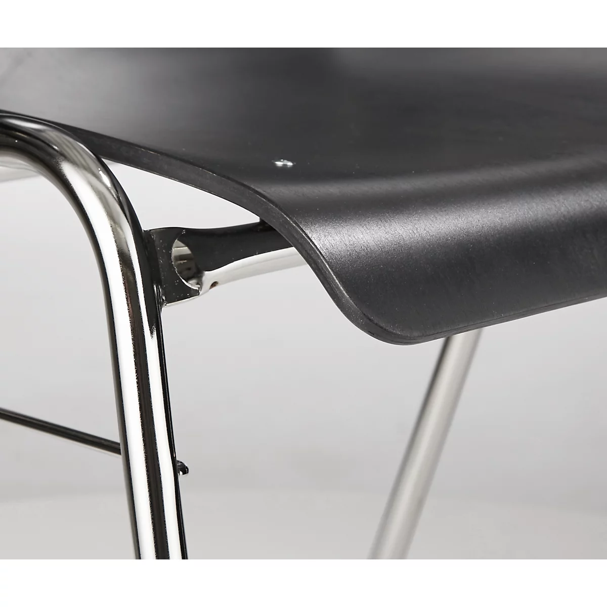 Schäfer Shop Select Chaise empilable gris noir, empilable jusqu'à 10 pièces, résistante aux désinfectants, sans rembourrage en tissu, L 430 x P 410 x H 450 mm, bois &amp; acier