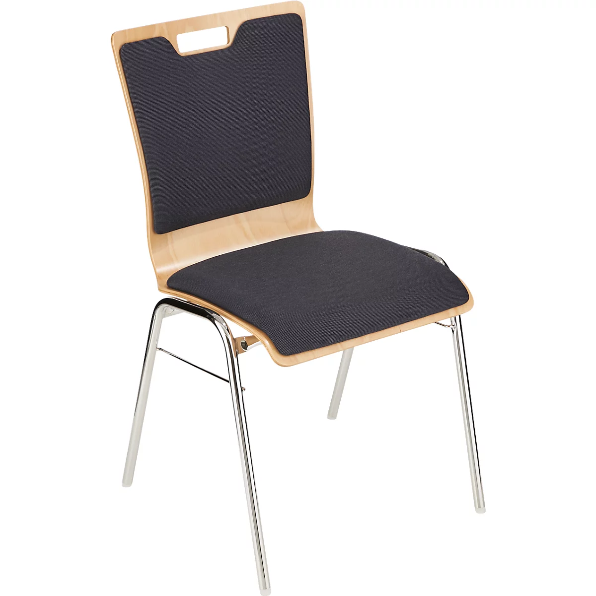 Chaise avec cadre en bois, assise et dossier rembourrés noirs et pieds chromés. Le dossier comporte une ouverture pour la poignée.