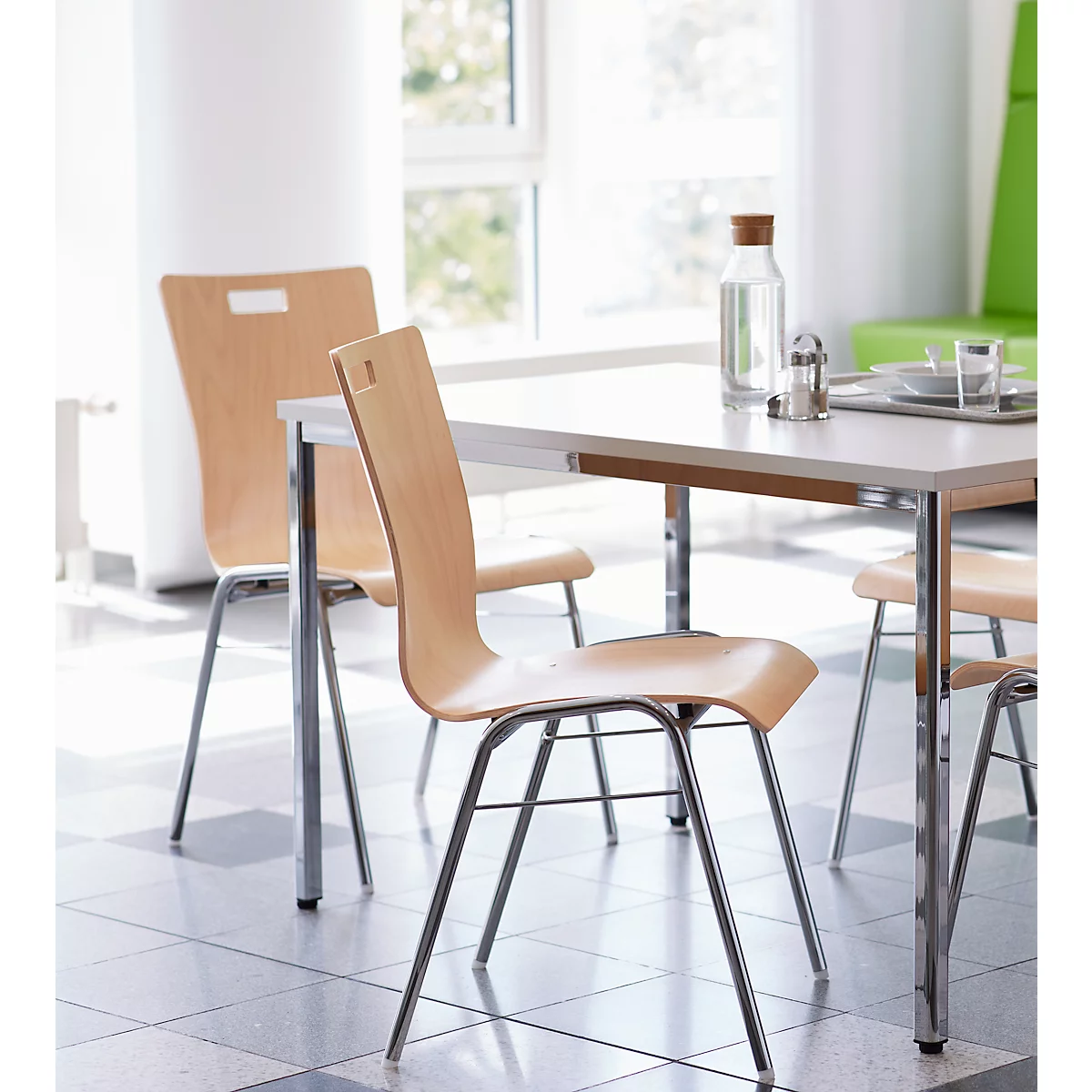 Schäfer Shop Select Chaise empilable nature, empilable jusqu'à 10 pièces, résistante aux désinfectants, sans rembourrage en tissu, L 430 x P 410 x H 450 mm, bois &amp; acier