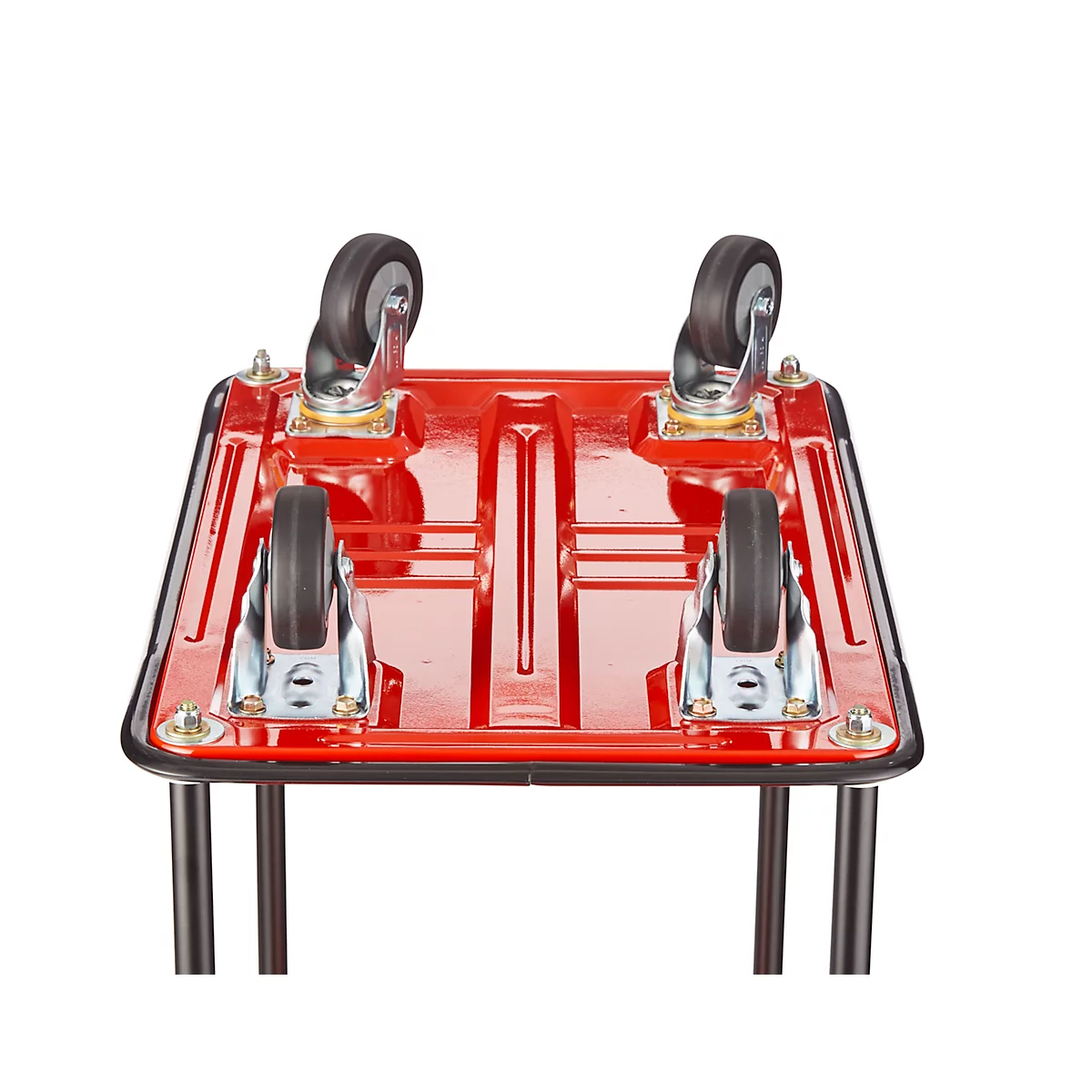 Vue de dessus d'un chariot de transport rouge avec quatre roues noires. Les roues sont fixées à une plaque métallique.