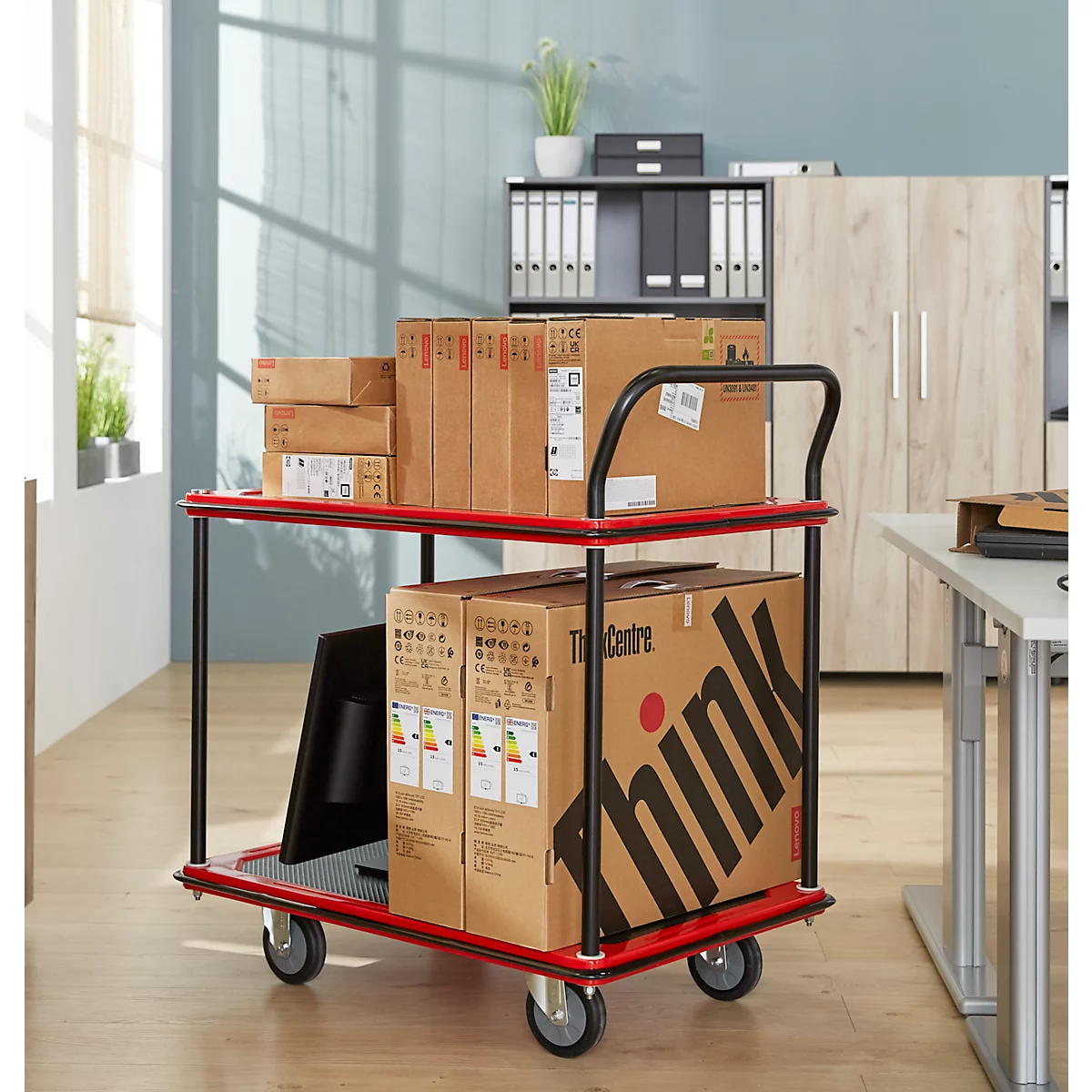 Schäfer Shop Select Chariot à plateaux 220SB, 2 plateaux, acier peint époxy, roues PUR, L 615 x P 880/965 x H 1000 mm, jusqu'à 370 kg, noir/rouge