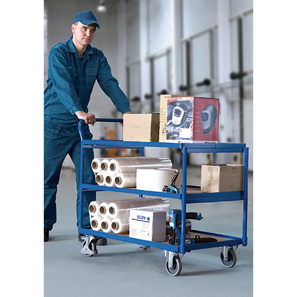 Schäfer Shop Select Chariot à plateaux, léger, plateau acier/MDF, bleu gentiane/décor hêtre, 3 plateaux, L 985 x l 605 mm, roulettes TPE avec EasySTOP, jusqu'à 250 kg