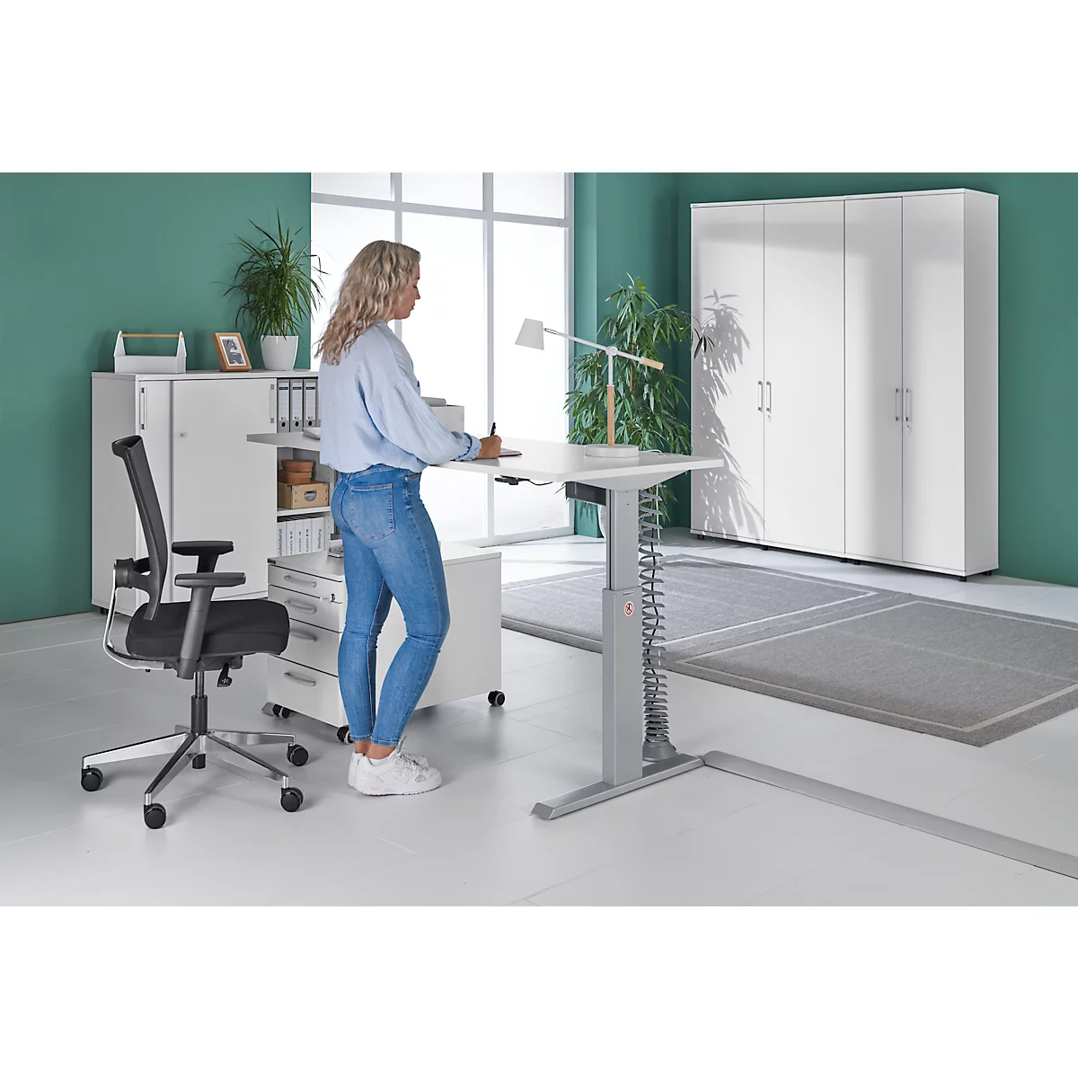 Schäfer Shop Select Escritorio ERGO-T, ajustable en altura eléctr. 1 nivel, rectangular, pata en T, An 1600 x P 800 x Al 725-1195 mm, blanco + espiral para cable