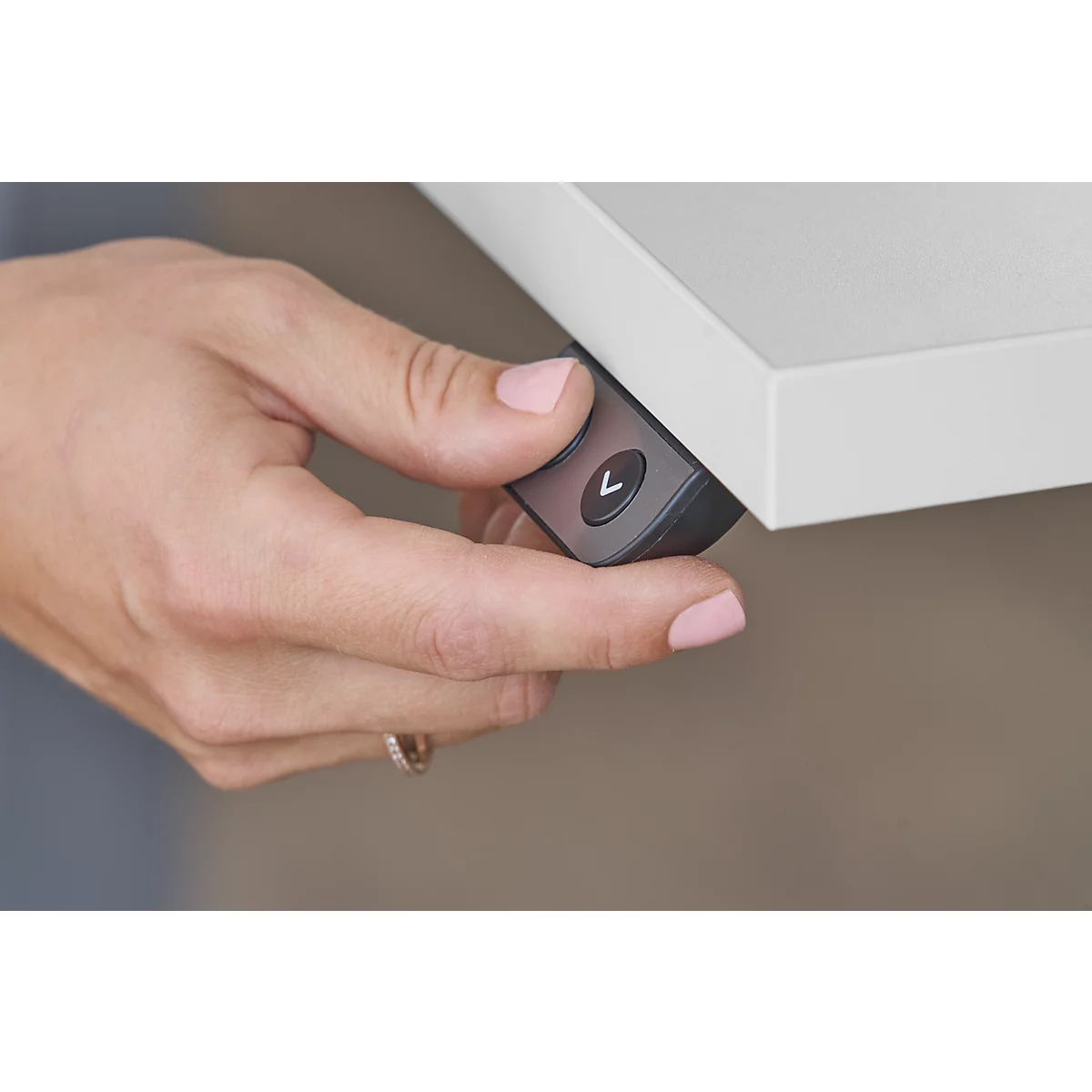 Schäfer Shop Select escritorio LOGIN, regulable eléctricamente en altura, rectangular, pata en T, An 1600 x F 800 x Al 645-1290 mm, arce/aluminio blanco