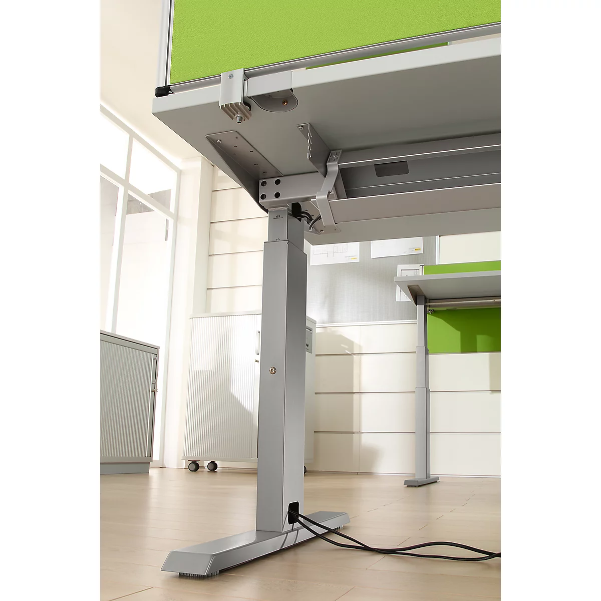 Schäfer Shop Select Goulotte de câbles en acier, 1200 mm, alu blanc, pour tables à partir de 1600 mm de largeur