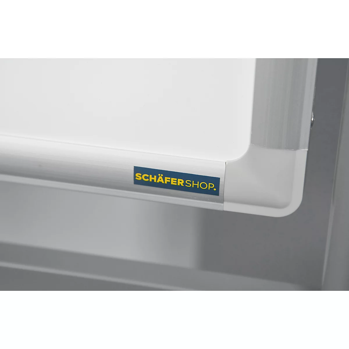 Schäfer Shop Select Mobiles Whiteboard, um 360° drehbare Tafel, weiß lackiert, Ablageschale, 4 Lenkrollen, B 1200 x H 900 mm